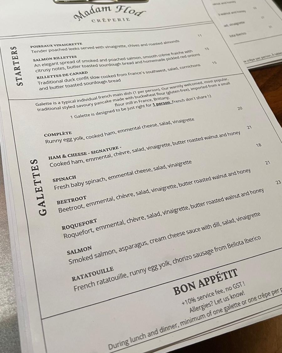 La carte de Madam Flod : entrées, puis sept galettes de la complète à la ratatouille, avec leurs prix