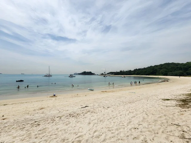 La plage de Lazarus Island
