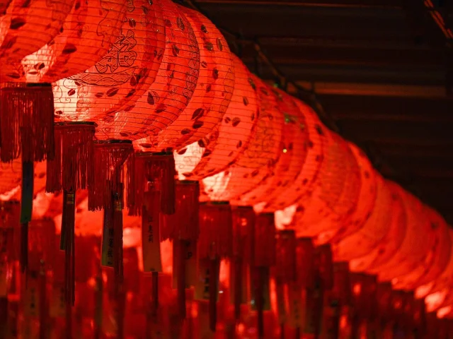 Lanternes rouges