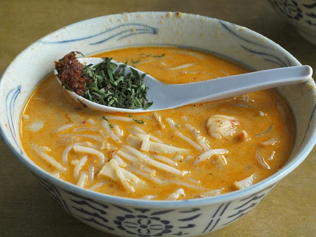 Un bol de Katong laksa