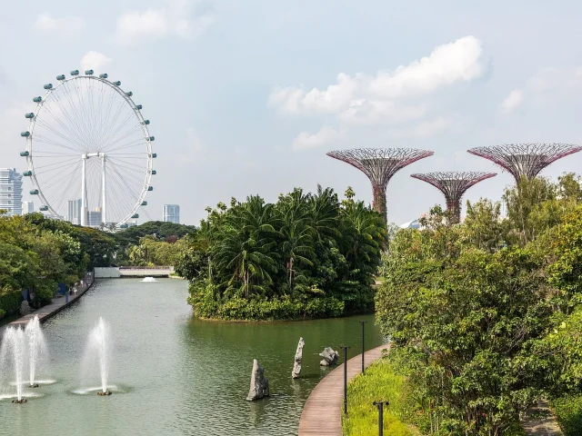 Le lac et le Singapore Flyer