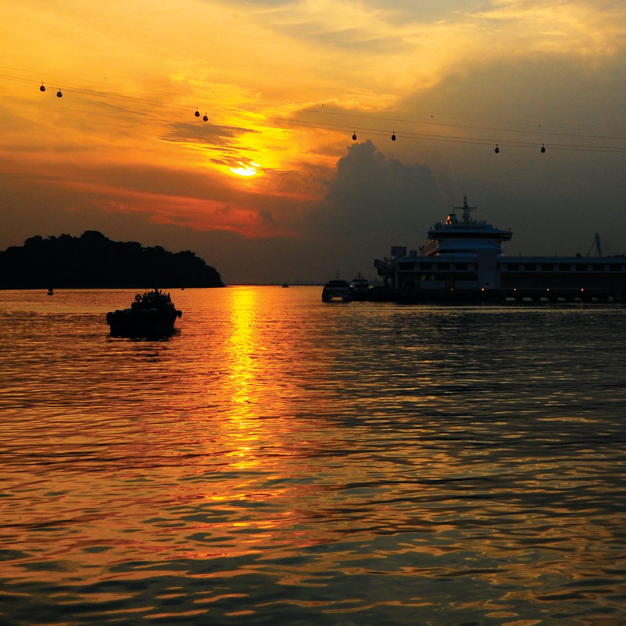Crépuscule sur le Cruise Centre