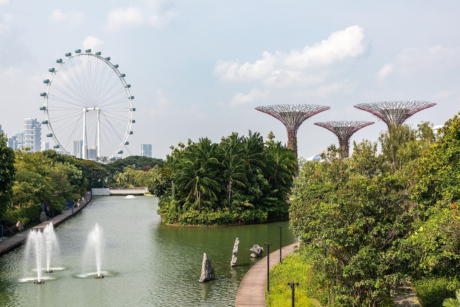 Le lac et le Singapore Flyer