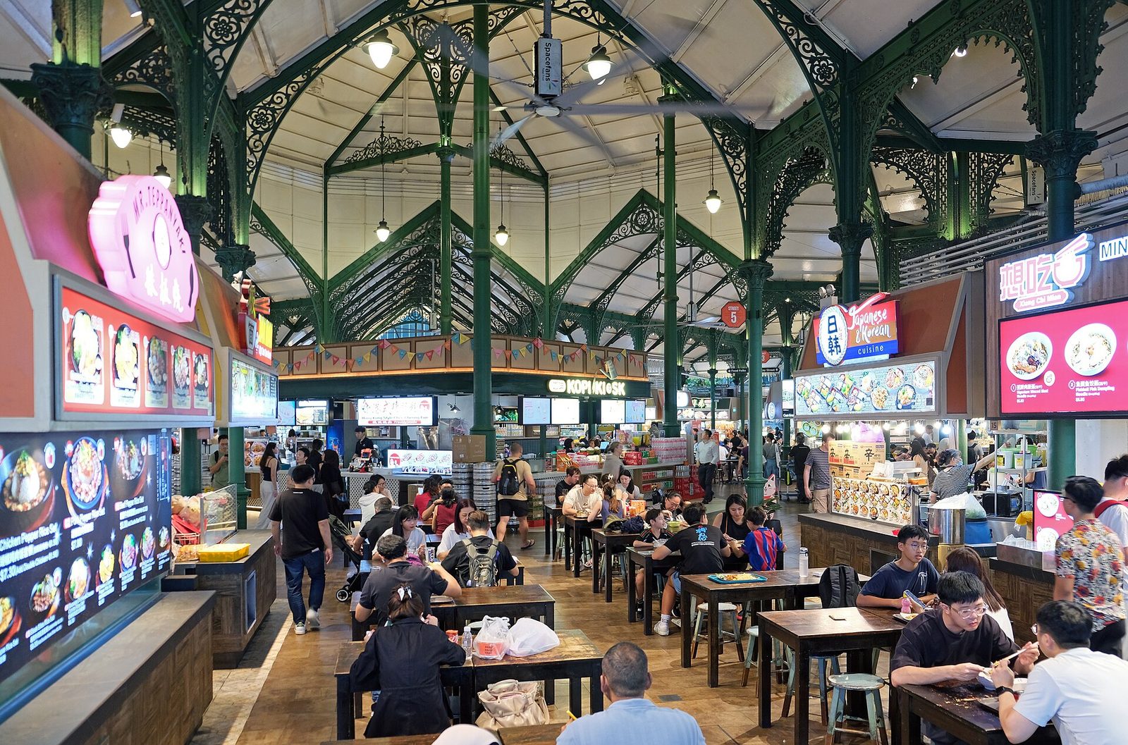 Sous la halle de Lau Pa Sat
