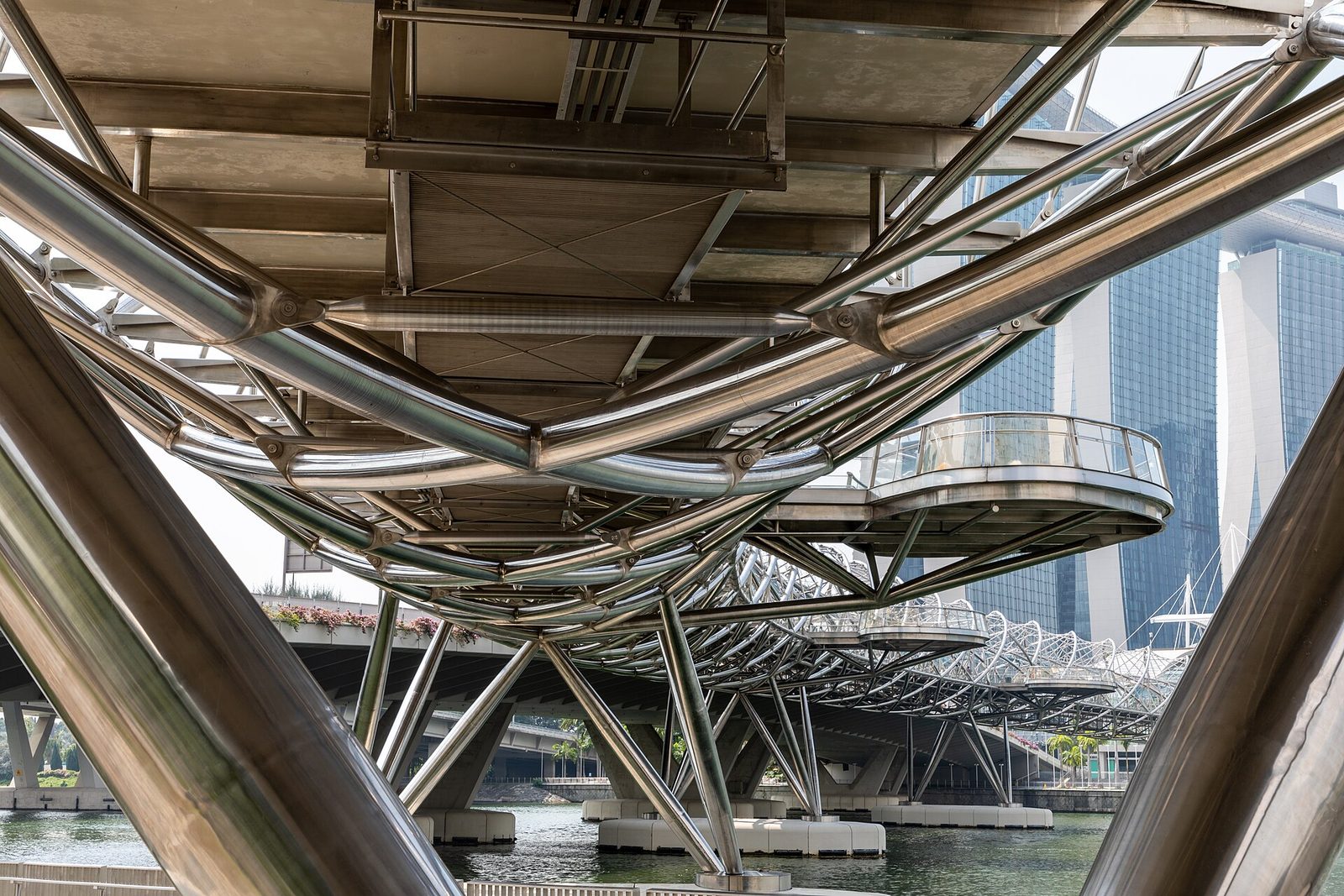 Sous le Helix Bridge
