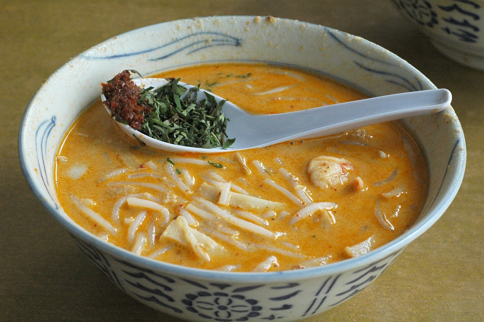Un bol de Katong laksa